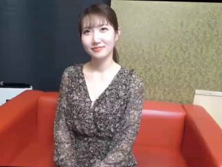 老板的继女因为叛逆行为而受到惩罚