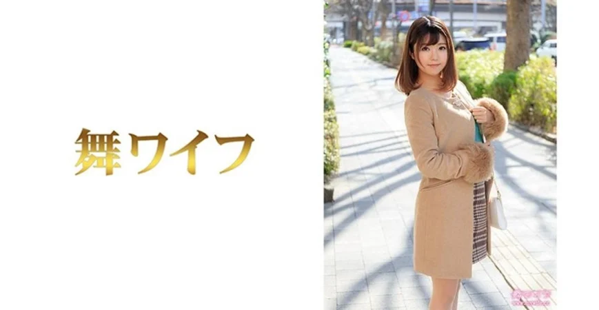月乃露娜-ドラッグストアで働く可愛い店員が気持ち悪いオヤジ店長の絶倫セックスに完堕ちしていた。